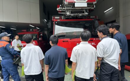 【2年生】職場見学を行いました! 【2年生】職場見学を行いました!
